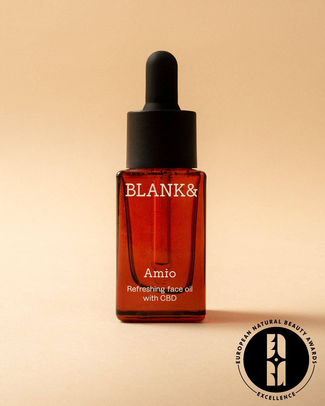 Blank& Amio bottle with beige background and with European Natural Beauty Awards Excellence logo